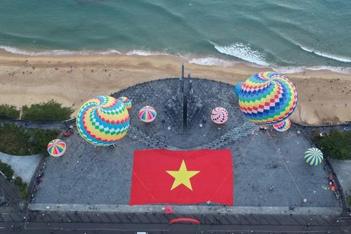 Rực rỡ ngày hội khinh khí cầu ở Đắk Lắk