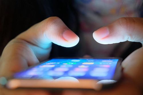 Báo chí phải là 'tấm khiên' bảo vệ nền tảng tư tưởng của Đảng trong thời đại AI - Bài 3: Dựng 'hàng rào kép' giữ vững 'la bàn' tư tưởng trên không gian số
