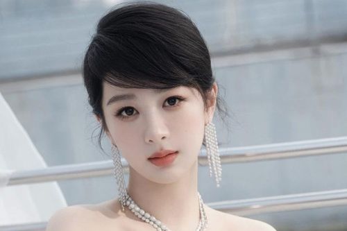 Nỗi lo bán mặt cho AI