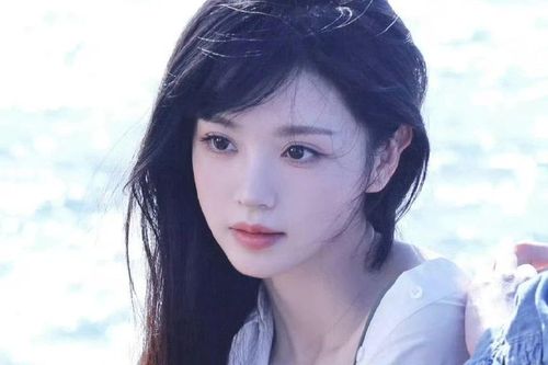 'Búp bê cổ trang' Điền Hi Vi được săn đón