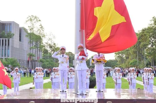 Những hình ảnh xúc động và tự hào trong ngày thống nhất non sông