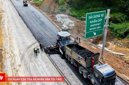 Thi công xuyên lễ trên công trường đường Hữu Nghị - Chi Lăng