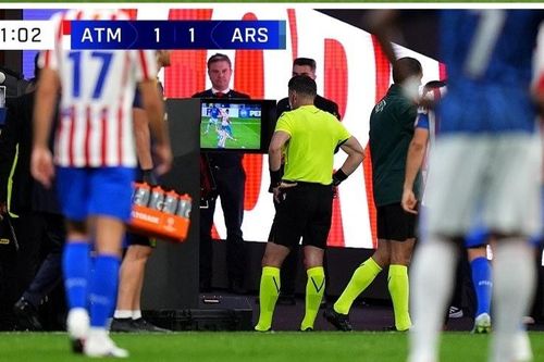 Giải thích lý do trọng tài 'bẻ còi' trận Atletico 1-1 Arsenal
