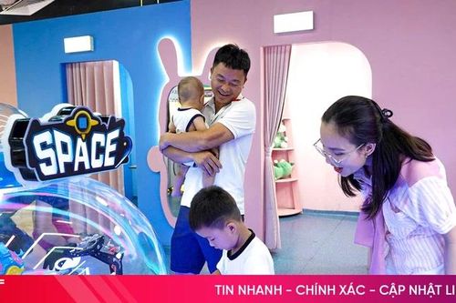 Sôi động tại trung tâm thương mại dịp nghỉ lễ
