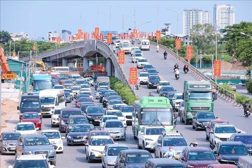 Người dân tấp nập rời Hà Nội trong ngày đầu kỳ nghỉ lễ 30/4 - 1/5