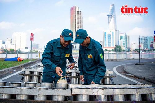 TP Hồ Chí Minh: Cận cảnh trận địa pháo hoa tầm cao trước giờ khai hỏa