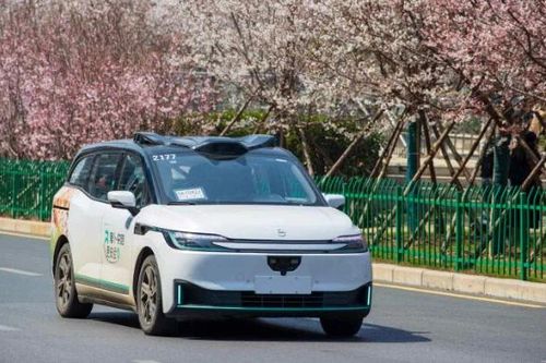 Trung Quốc tạm dừng cấp phép taxi tự hành sau sự cố đình trệ của đội xe Baidu