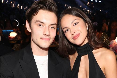 Olivia Rodrigo trải lòng hậu chia tay nam diễn viên Louis Partridge