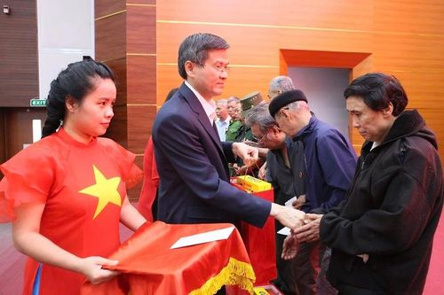 Lãnh đạo Đảng, Nhà nước thăm, tặng quà gia đình chính sách tại Lai Châu