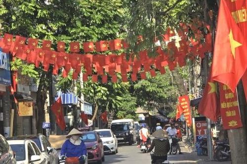 Chùm ảnh: Không khí rộn ràng ngày đầu nghỉ lễ 30/4 - 1/5 tại Hải Phòng