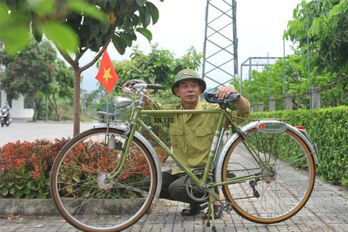 'Lãng tử xe đạp' và chiếc xe mang tên 'Độc lập'