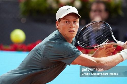Sinner đánh bại 'trò cưng' của Nadal để vào bán kết Madrid Open