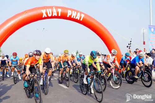 12 đội đua tranh tài Giải xe đạp Đại hội Thể dục thể thao thành phố Đồng Nai lần thứ I