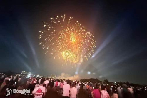 Xã Đại Phước bắn pháo hoa chào mừng thành phố Đồng Nai và kỷ niệm Ngày Giải phóng miền Nam
