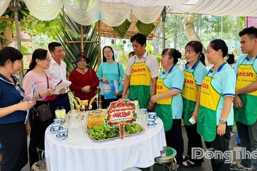Đa dạng sắc màu tại Ngày hội ẩm thực – Hương vị làng hoa