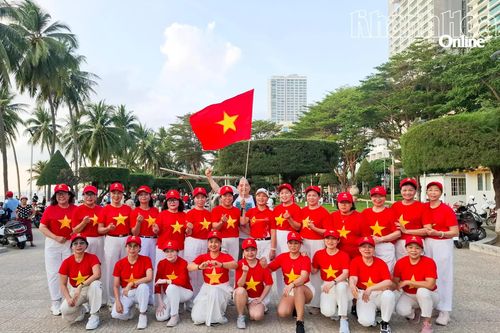Hành động nhỏ thể hiện tình yêu nước của người dân Nha Trang