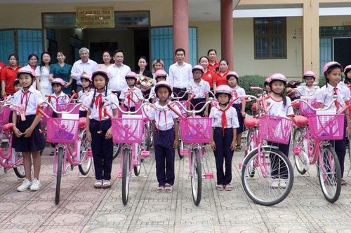 Phường Cam Ranh phối hợp tặng 20 xe đạp cho học sinh có hoàn cảnh khó khăn