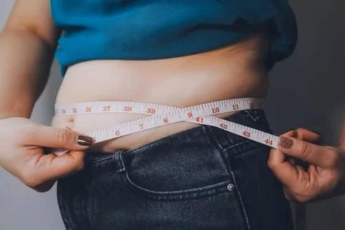 Thói quen đơn giản giúp tránh tăng cân khi ngồi cả ngày ở văn phòng