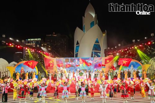 Âm vang hào hùng chương trình nghệ thuật chào mừng ngày giải phóng