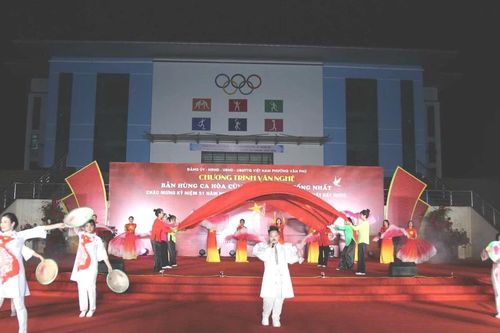 Văn Phú tổ chức chương trình văn nghệ kỷ niệm 51 năm Ngày Giải phóng miền Nam