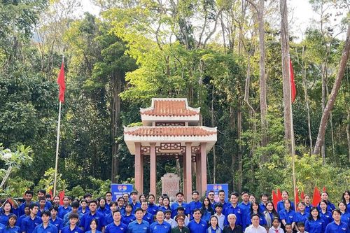 Hành trình tri ân lên không gian số