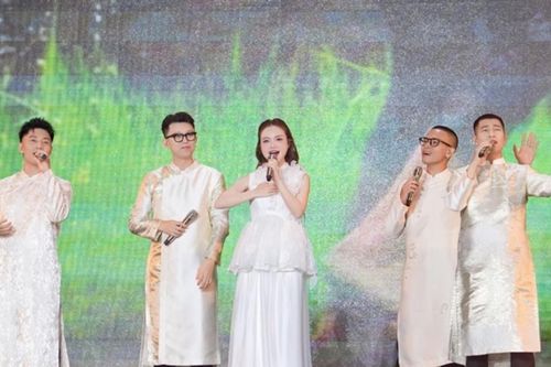 Hà Quỳnh Như và Oplus làm mới ca khúc Quê tôi tại sân khấu Âm vang Tổ quốc
