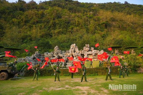 Chương trình nghệ thuật 'Khúc khải hoàn tháng 4' tại Khu Du lịch sinh thái Thung Nham