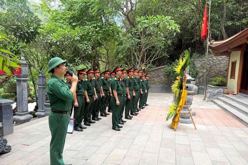 Người kể chuyện tháng tư cho du khách