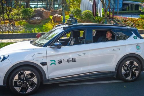 SCMP: Trung Quốc thắt chặt quy trình cấp phép taxi tự lái sau sự cố ở Vũ Hán