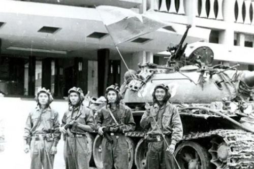 51 năm ngày Giải phóng miền Nam, thống nhất đất nước (30/4/1975 - 30/4/2026) Chiến thắng thần tốc 'một ngày bằng 20 năm'
