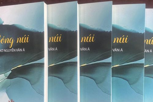 'Bóng núi' của Nguyễn Văn Á: Nén tâm hương tri ân ký ức