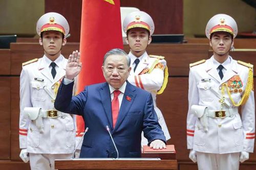 Tiếp nối ngọn lửa ngày Đại thắng, vững bước tới tương lai rạng rỡ