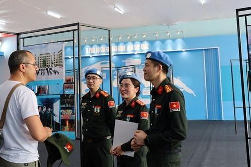 Triển lãm '80 năm An ninh nhân dân – Lá chắn bình yên' thu hút đông đảo công chúng