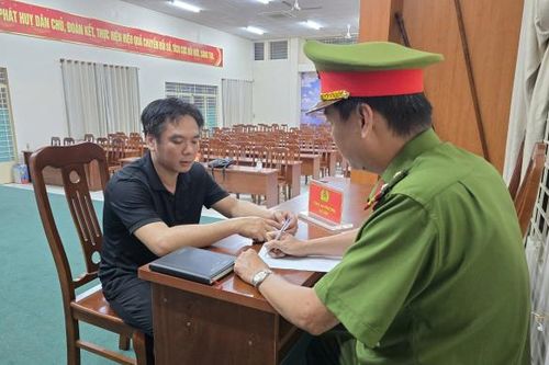 Cướp giật điện thoại rồi… hối hận nhờ người trả lại