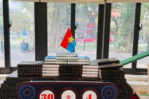 Trưng bày hơn 300 tài liệu sách, báo 'Việt Nam – Vang mãi những chiến công'