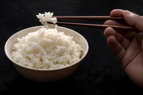 Ăn cơm nguội có thực sự giúp giảm đường huyết?