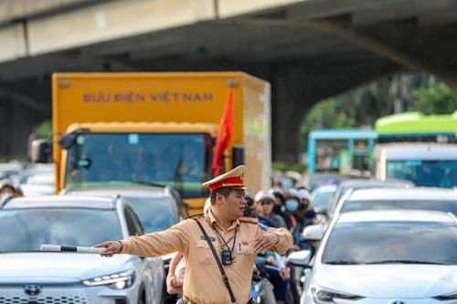 Giao thông Thủ đô thông suốt trong ngày đầu kỳ nghỉ lễ 30-4, 1-5