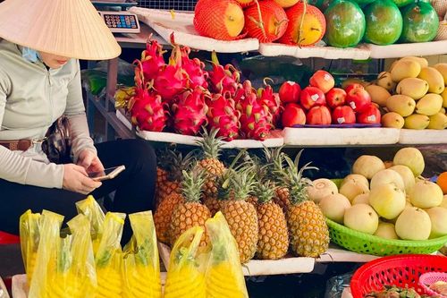 Loại quả Việt đang bán đầy chợ giá chỉ hơn chục nghìn đồng/quả, tiểu thương hướng dẫn cách chọn hàng ngọt lịm, mọng nước chỉ qua những chi tiết nhỏ này