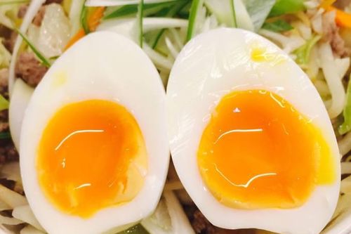 4 nhóm người không nên ăn trứng lòng đào