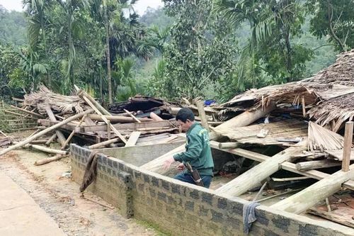 Sập nhà trong cơn dông lốc, một cháu bé không qua khỏi
