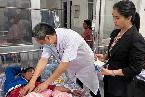 Quảng Trị: Khoảng 50 người bị ngộ độc nghi do ăn bánh mì
