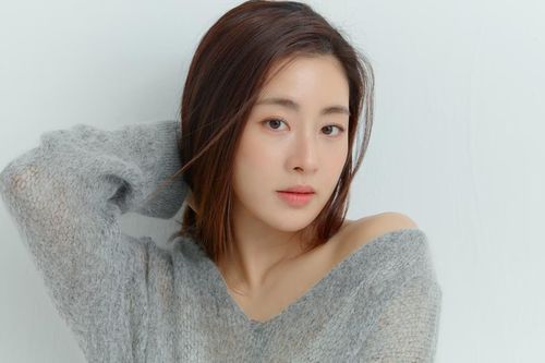 Kang Sora nhận lời cầu hôn chỉ sau 15 ngày hẹn hò