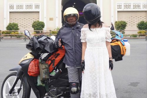 Cô gái ở TP.HCM bỏ việc, cùng cha đi phượt 6.800 km xuyên Việt, Lào