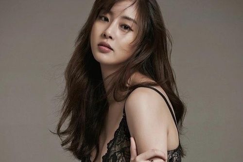Mỹ nhân nhận lời cầu hôn chỉ sau 15 ngày hẹn hò là ai
