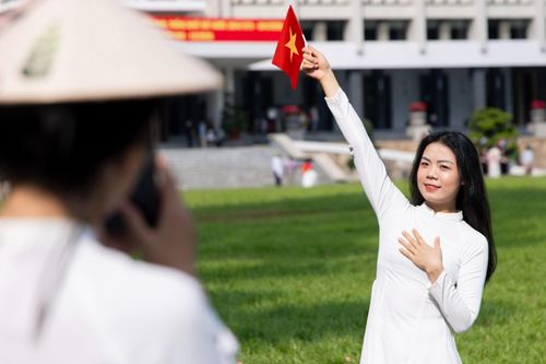 Ở lại TP.HCM đi làm xuyên lễ, kiếm bằng nửa tháng lương