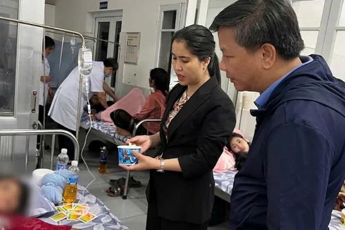 Hàng loạt học sinh ở Quảng Trị bị ngộ độc nghi do ăn bánh mì