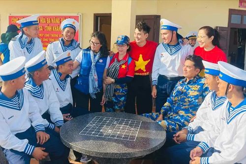 Đoàn công tác số 12 hoàn thành hải trình thăm Trường Sa, Nhà giàn DK1