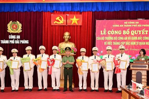 25 cán bộ Công an TP Hải Phòng được thăng cấp bậc hàm đại tá