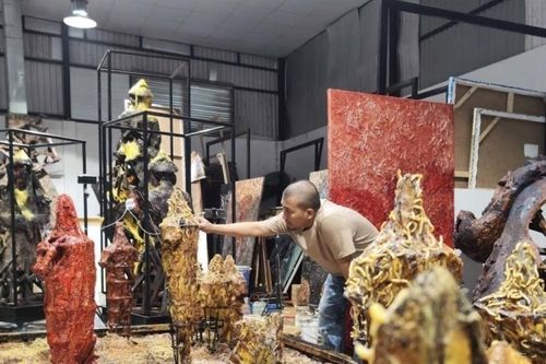 Đưa tằm đến không gian nghệ thuật quốc tế