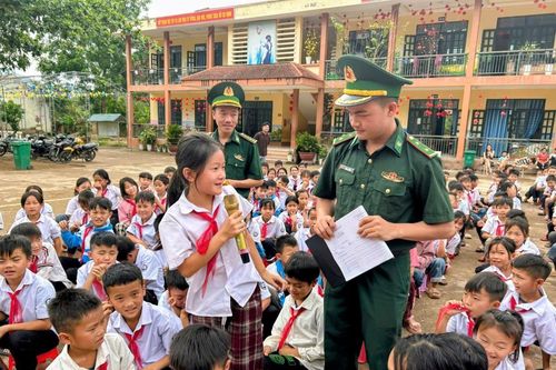 'Tiết học biên cương' lan tỏa niềm tự hào dân tộc nơi vùng cao biên giới tỉnh Điện Biên